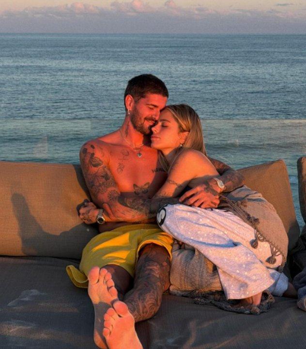 Confirmado- Rodrigo de Paul y Tini Stoessel blanquearon su compromiso en redes sociales