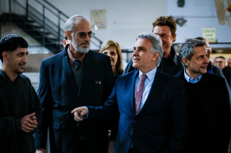 Llaryora anuncioacute un fondo de 2000 millones para escuelas teacutecnicas y criticoacute el recorte nacional