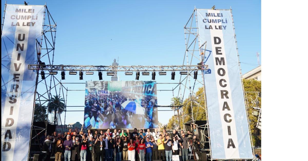 Una multitud se movilizoacute en el paiacutes pidiendo por el financiamiento