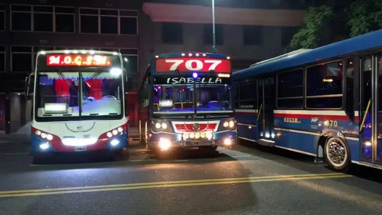 Protestas de pasajeros- Cierre definitivo de cuatro liacuteneas de colectivos en San Isidro 