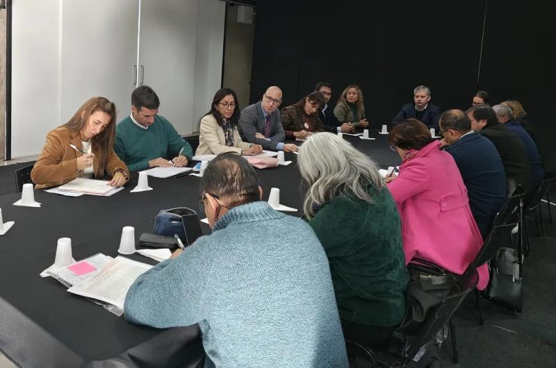 Docentes rechazaron la oferta salarial del Gobierno y advierten posibles medidas