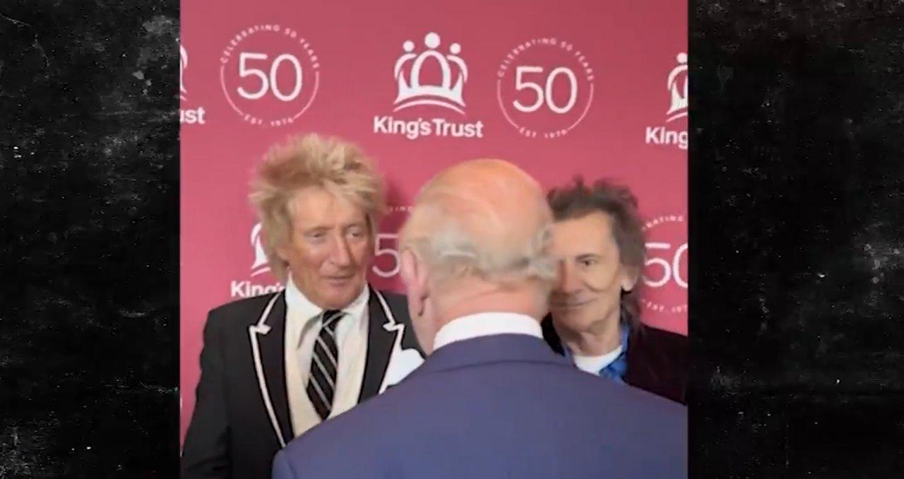 Rod Stewart felicitoacute al Rey Carlos por su comentario iroacutenico a Donald Trump- ldquoPusiste a ese canalla en su lugarrdquo