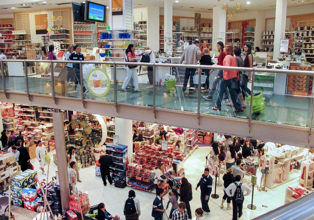 El consumo privado cayoacute 06-en-porciento- en abril