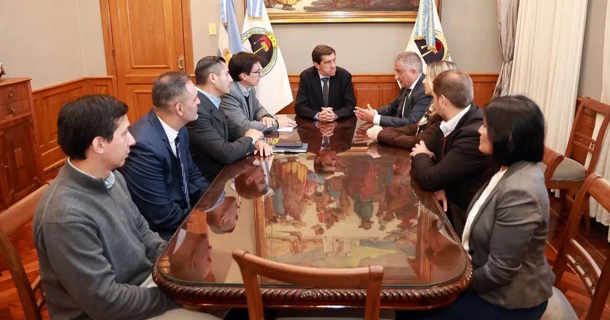 Sadir se reunioacute con referentes del Mercado Argentino de Valores y del FOGAJUY