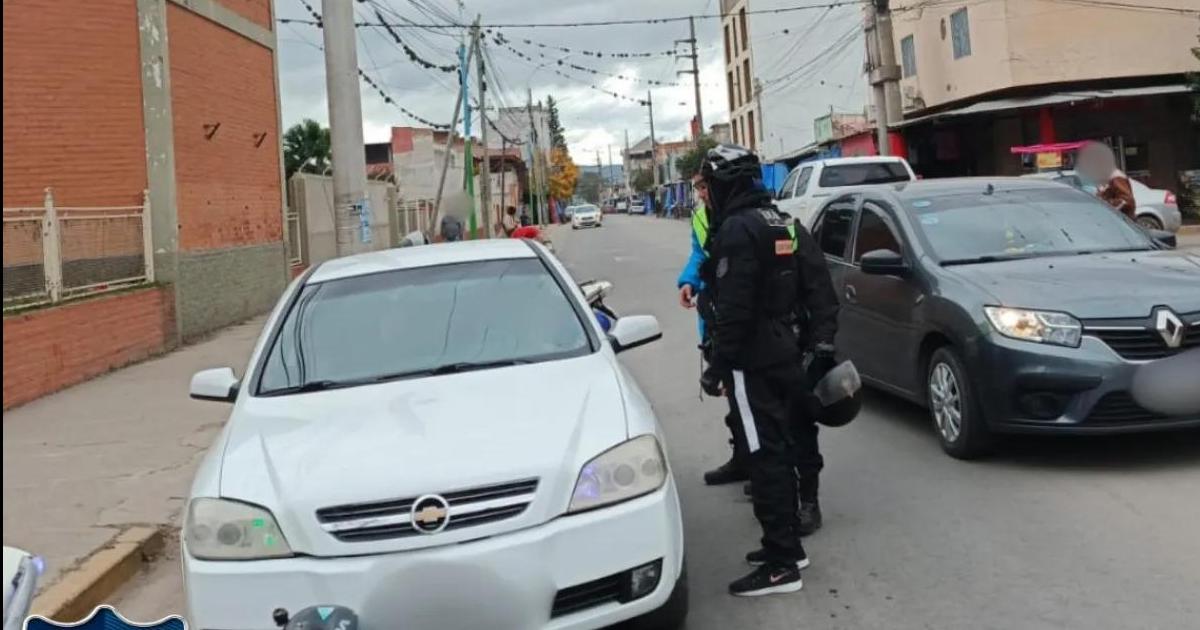 Realizaba maniobras peligrosas a bordo de un automoacutevil el test de alcoholemia le dio 284 de gl
