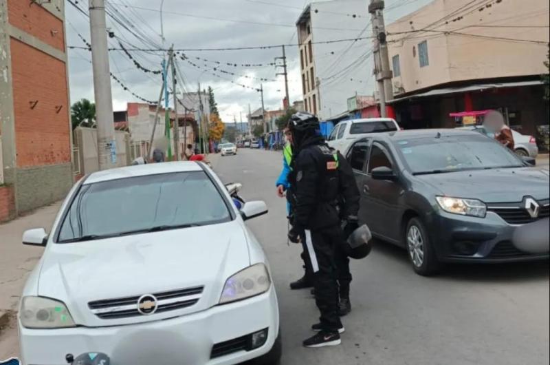 Realizaba maniobras peligrosas a bordo de un automoacutevil el test de alcoholemia le dio 284 de gl