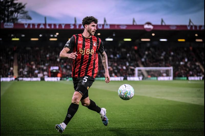 Marcos Senesi tiene el intereacutes de cuatro clubes grandes del fuacutetbol ingleacutes