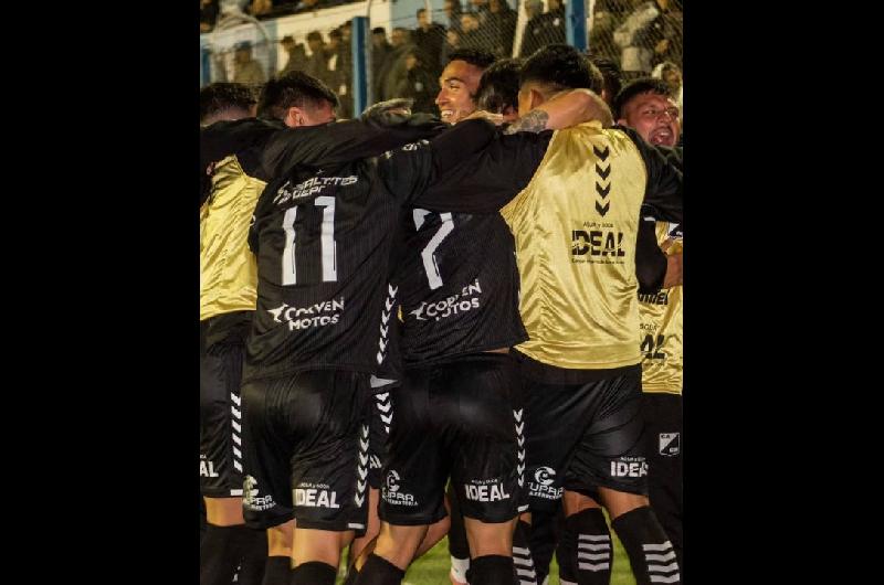 Central Norte le ganoacute a Racing de Coacuterdoba sobre la hora y se aleja del descenso en la Primera Nacional