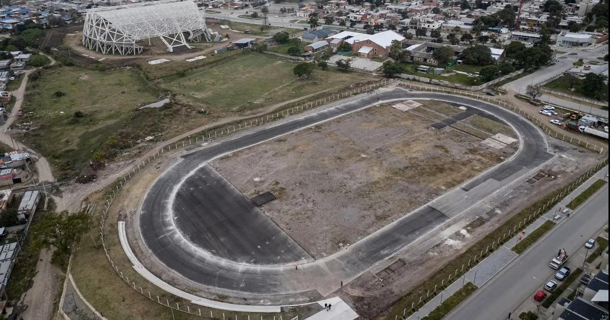 Notable avance de la Ciudad Deportiva y pista atleacutetica en Alto Comedero