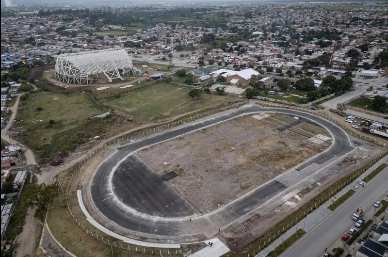 Notable avance de la Ciudad Deportiva y pista atleacutetica en Alto Comedero