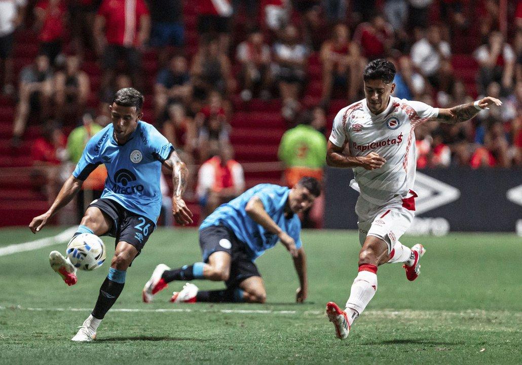 Argentinos Juniors recibe a Belgrano de Coacuterdoba por un lugar en la final del Torneo Apertura