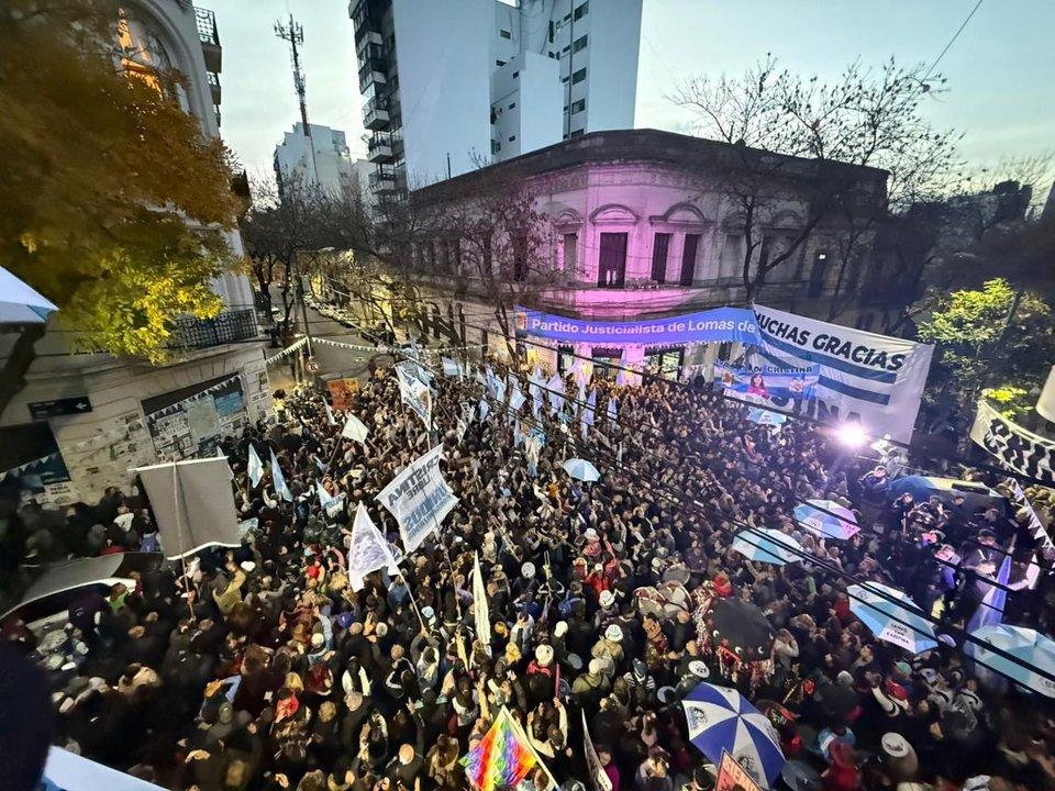 El peronismo de Lomas se movilizoacute en apoyo a Cristina Kirchner