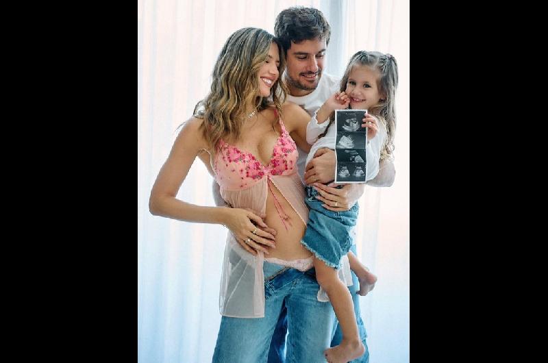 Stephanie Demner anuncioacute su segundo embarazo y enternecioacute las redes sociales
