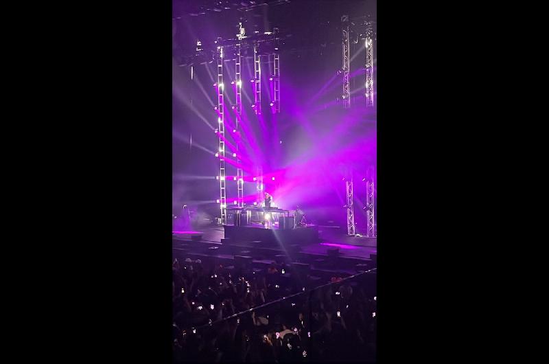Martin Garrix inicioacute su show en el Movistar Arena e hizo vibrar Buenos Aires