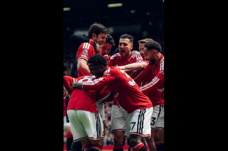Manchester United se impuso al Nottingham Forest y aseguroacute el tercer lugar de la Premier League