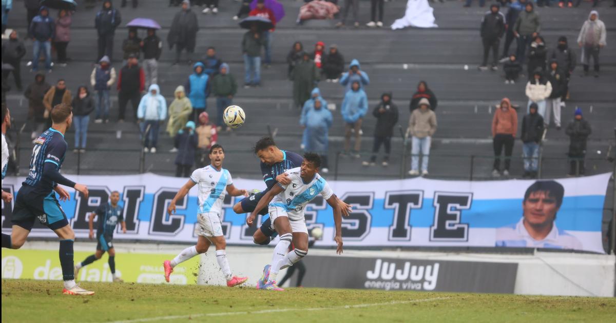 Gimnasia ganoacute y volvioacute a acomodarse solo en la punta