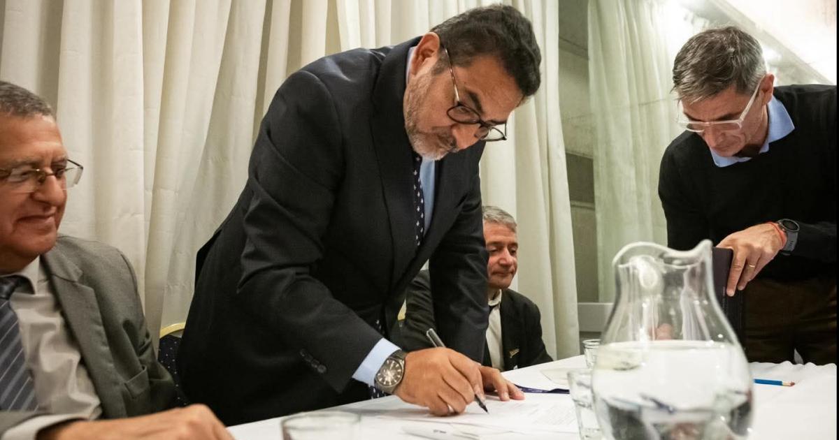 Velaacutezquez asumioacute la vicepresidencia 1ordm del bloque regional de intendentes del Mercosur