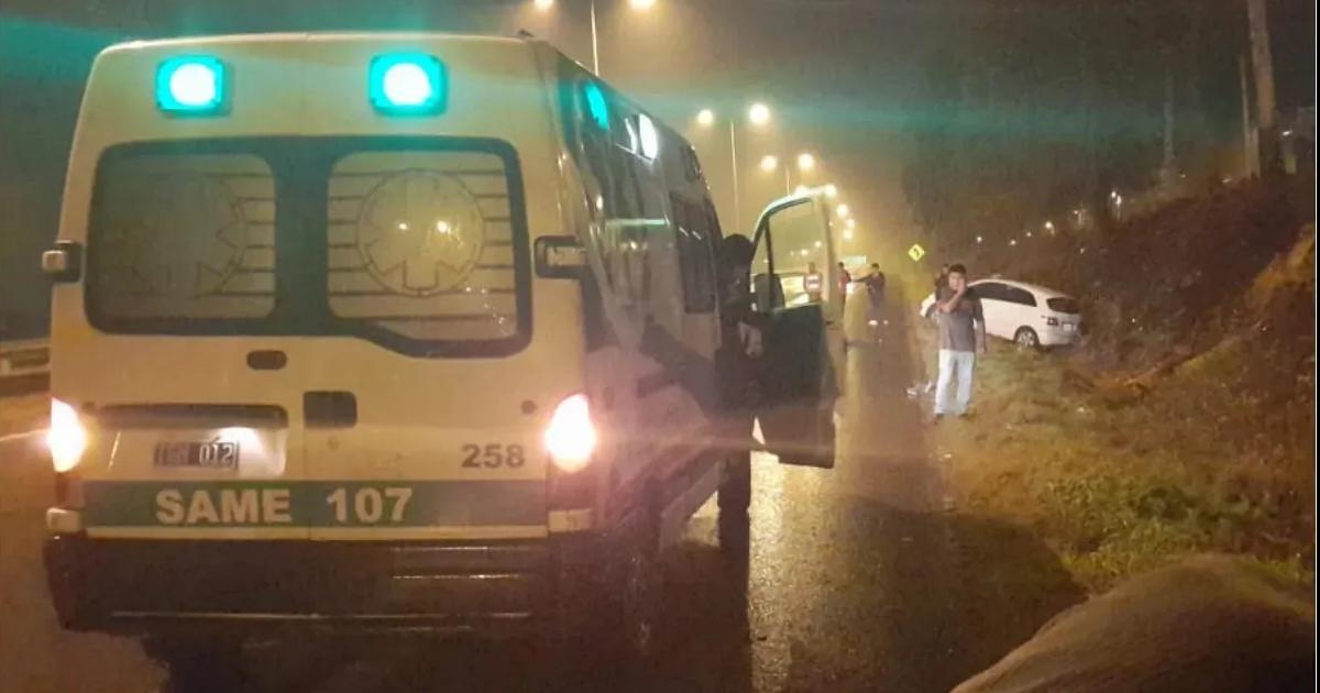 Un automovilista batalla por su vida tras despistar en la Ruta 34