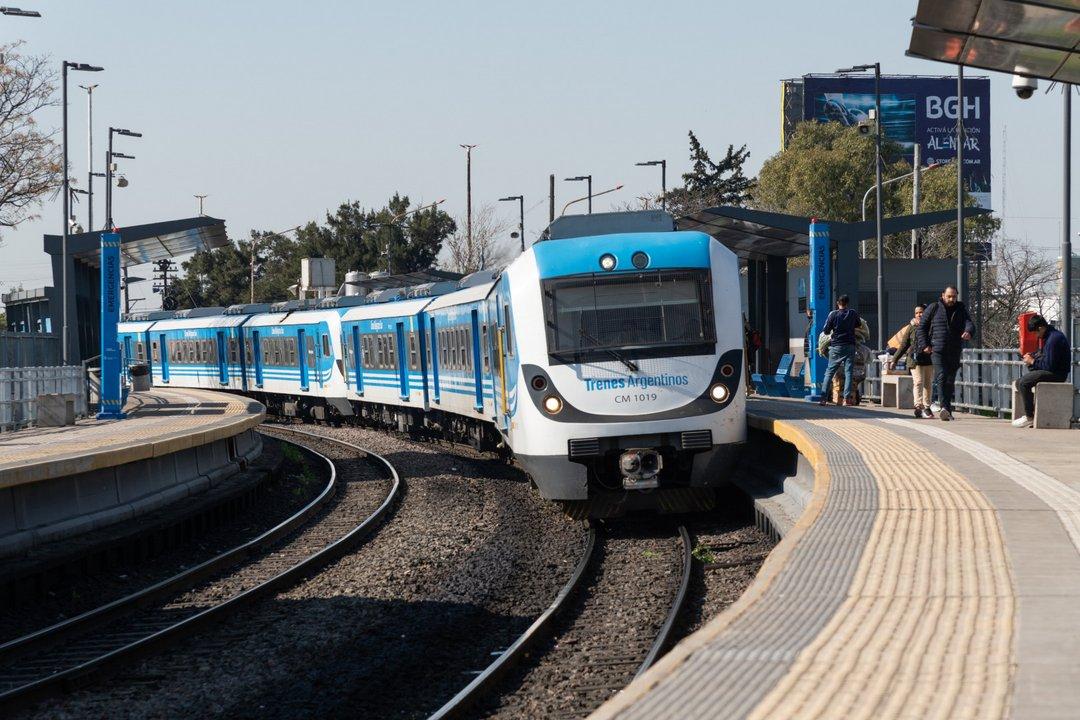 Aumento del transporte- cuaacutento cuesta el boleto miacutenimo de colectivos y trenes desde este lunes
