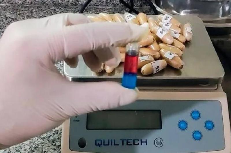 Detuvieron a dos ciudadanos bolivianos con 216 caacutepsulas de cocaiacutena 