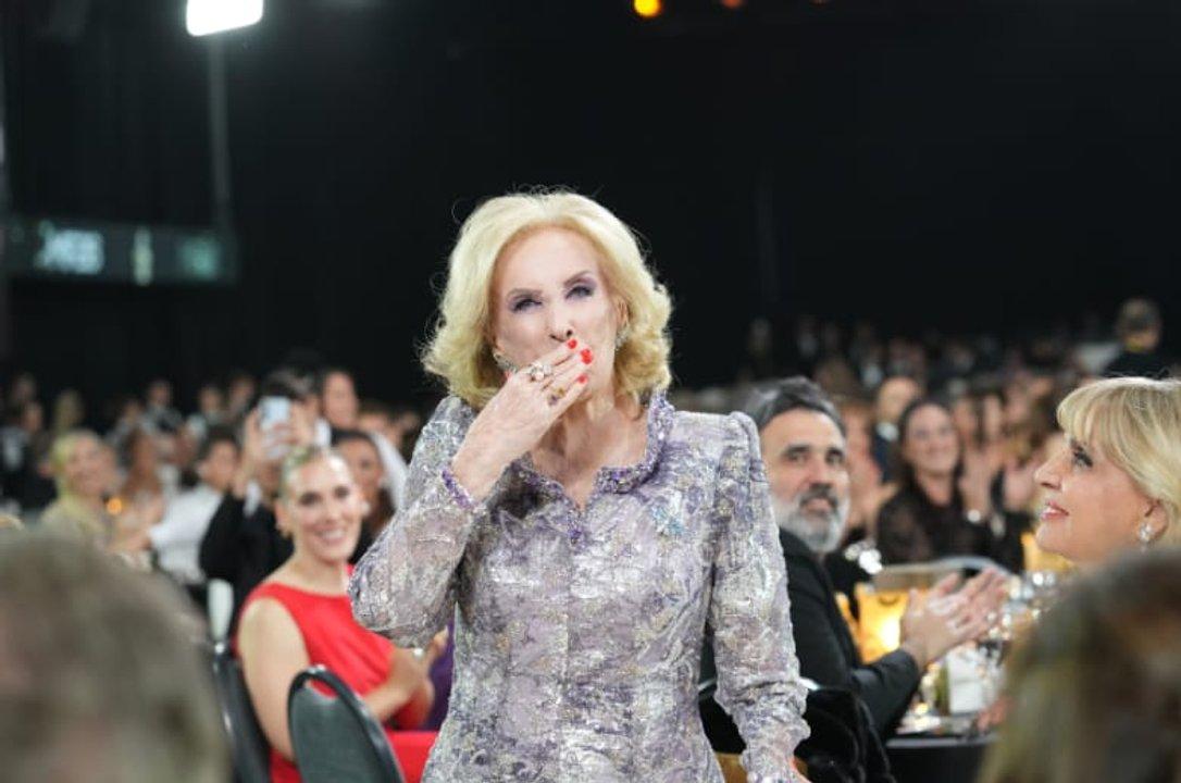 Soy de fierro mientras tenga salud voy a seguir- Mirtha Legrand Martiacuten Fierro a conduccioacuten femenina
