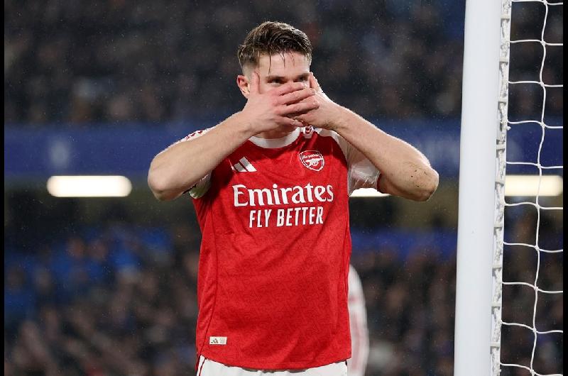 El Arsenal se consagroacute campeoacuten de la Premier League por primera vez en 22 antildeos