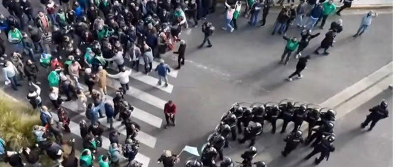 Protestas y movilizaciones sobre la General Paz a la altura de San Martiacuten