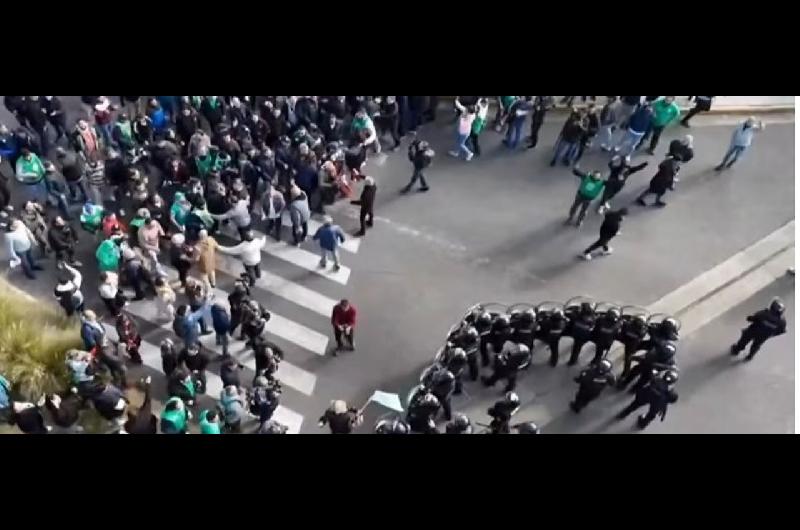 Protestas y movilizaciones sobre la General Paz a la altura de San Martiacuten
