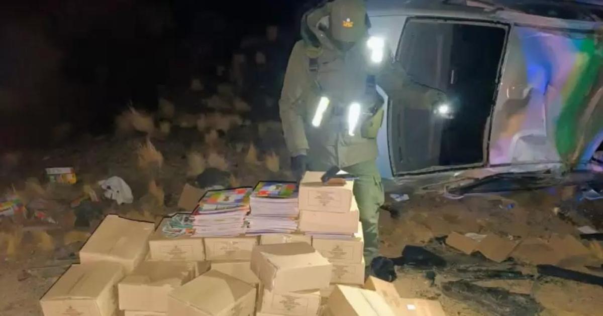 Volcoacute intentando escapar de un control- llevaba figuritas y aacutelbumes de contrabando