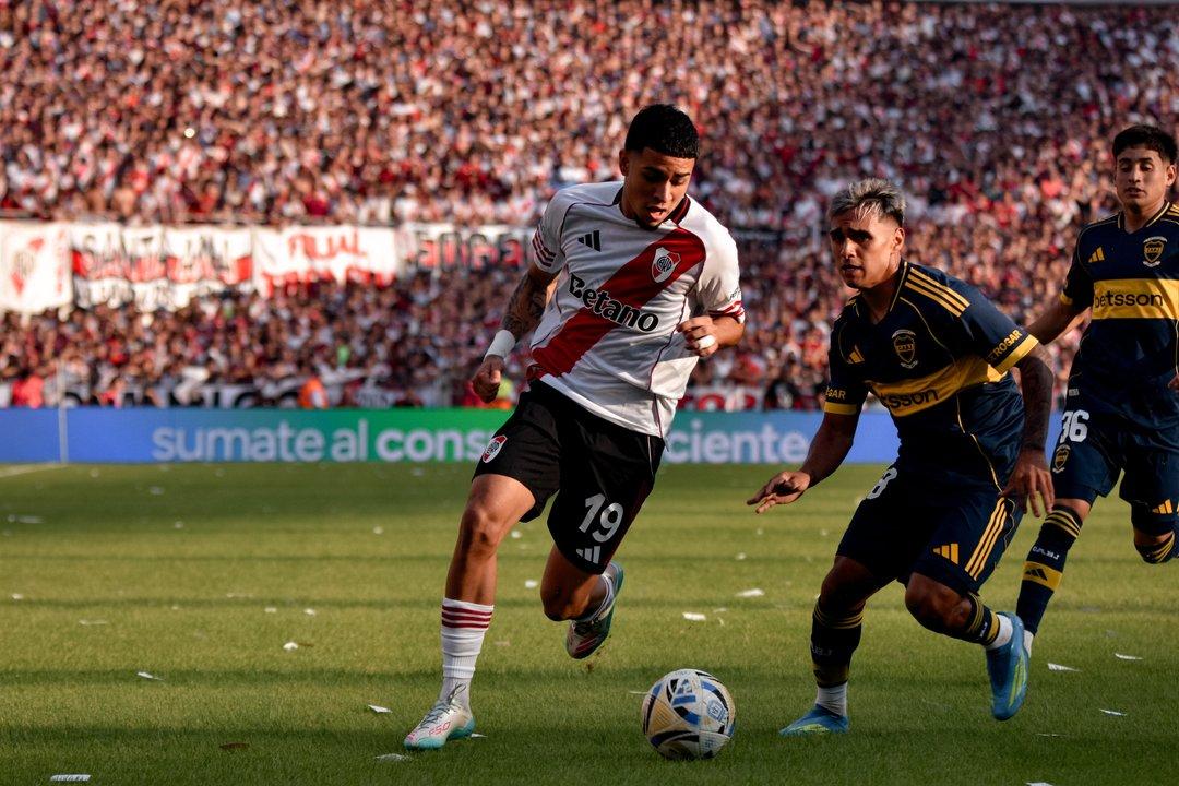 Chelsea no podraacute ejecutar la repesca- Kendry Paacuteez aseguroacute su continuidad en River hasta fin de antildeo