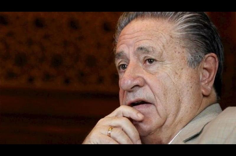 Escracharon a Duhalde por Kosteki y Santillaacuten durante la presentacioacuten de un libro