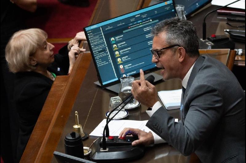En media de la interna autodestructiva Diputados le dio un respiro al Gobierno que avanzoacute con un nuevo ajuste  