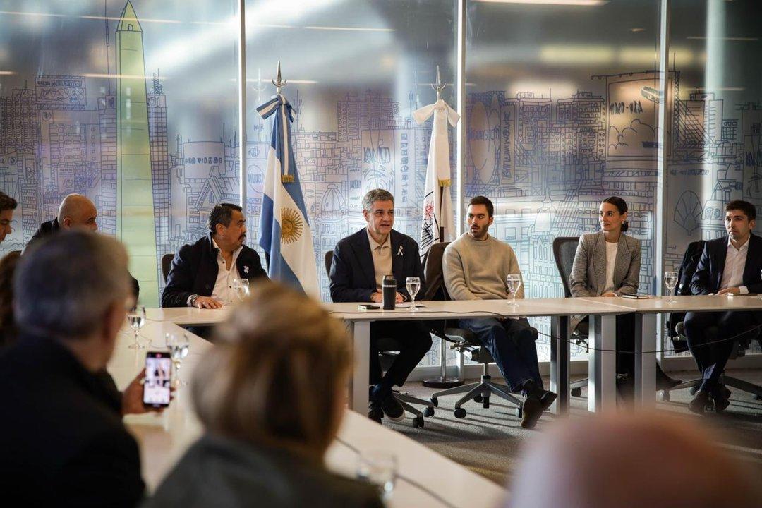 Jorge Macri anuncioacute que los taxis y las aplicaciones ldquovan a competir con reglas clarasrdquo en CABA