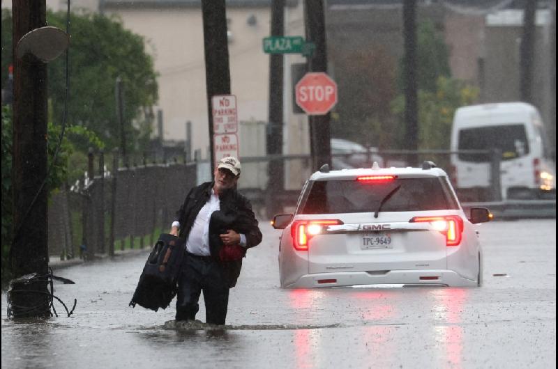 Una inundacioacuten repentina provocoacute complicaciones en Nueva York