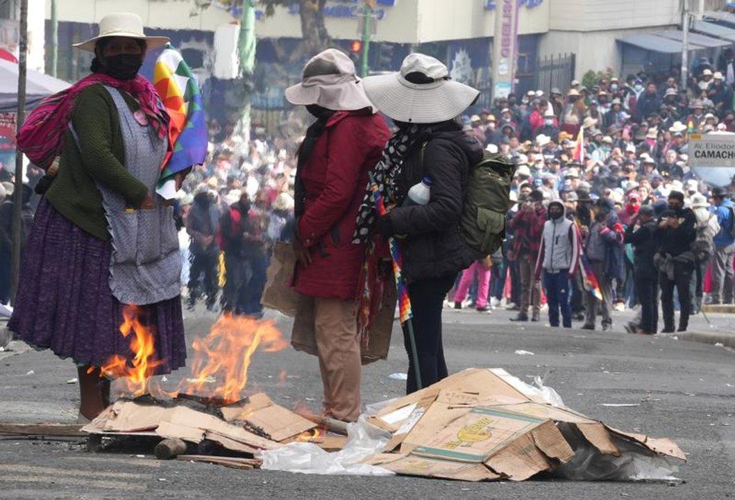 Defensa y FFAA denuncian presencia de ldquogrupos irregularesrdquo con armamento beacutelico