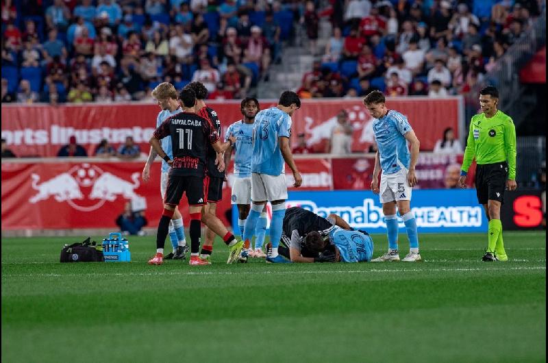 Maximiliano ldquoFrasquitordquo Moralez se rompioacute los ligamentos y considera el retiro
