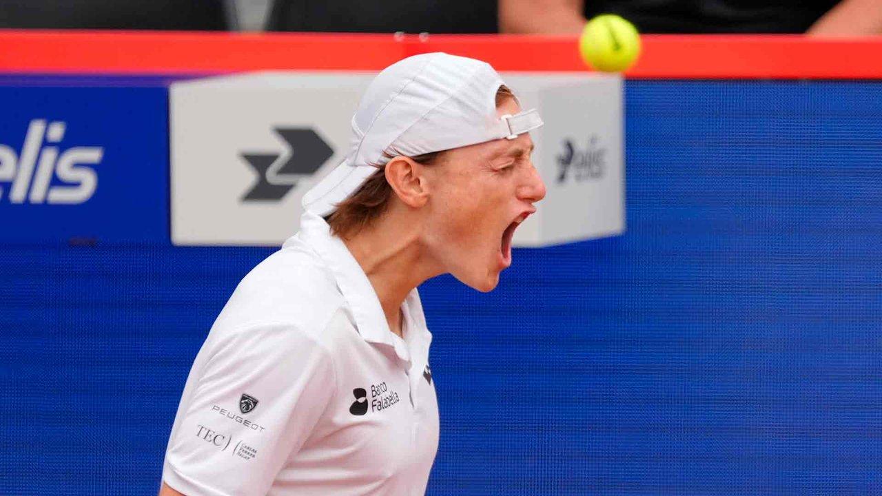 El peruano Buse hizo historia y se quedoacute con el tiacutetulo en el ATP 500 de Hamburgo