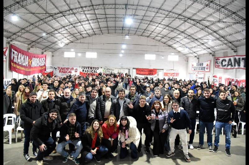 Chiarella con la Juventud Radical- ldquoMaacutes temprano que tarde vamos a volver a poner al Presidenterdquo