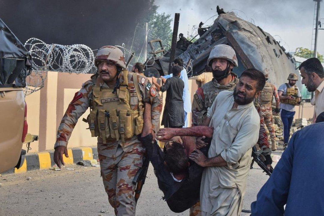 Masacre en Pakistaacuten- un ataque terrorista contra un tren militar dejoacute 24 muertos