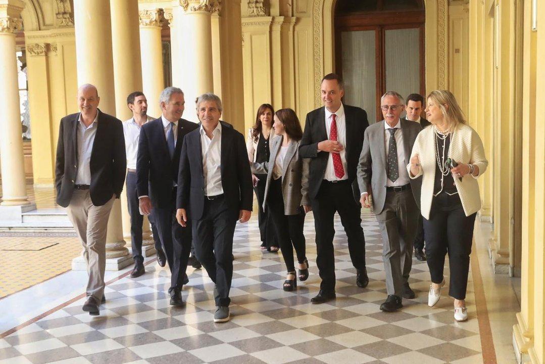 Tras el Tedeum Milei encabeza reunion de Gabinete para volver a respaldar a Adorni y aplacar la interna