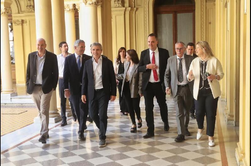 Tras el Tedeum Milei encabeza reunion de Gabinete para volver a respaldar a Adorni y aplacar la interna