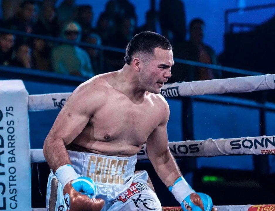Historia en el boxeo argentino- Karim Crucce superoacute a Ringo Bonavena y es el campeoacuten pesado maacutes joven de la historia