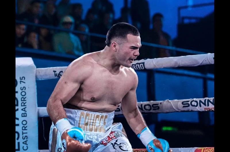 Historia en el boxeo argentino- Karim Crucce superoacute a Ringo Bonavena y es el campeoacuten pesado maacutes joven de la historia
