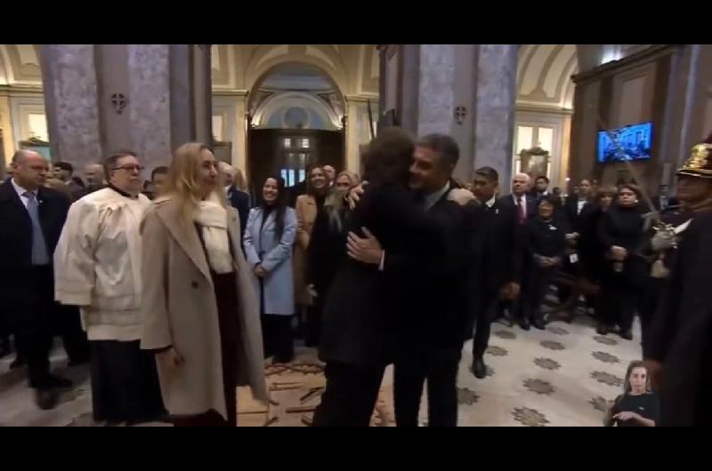 Tras no saludarlo el antildeo pasado Milei le dio un abrazo a Jorge Macri