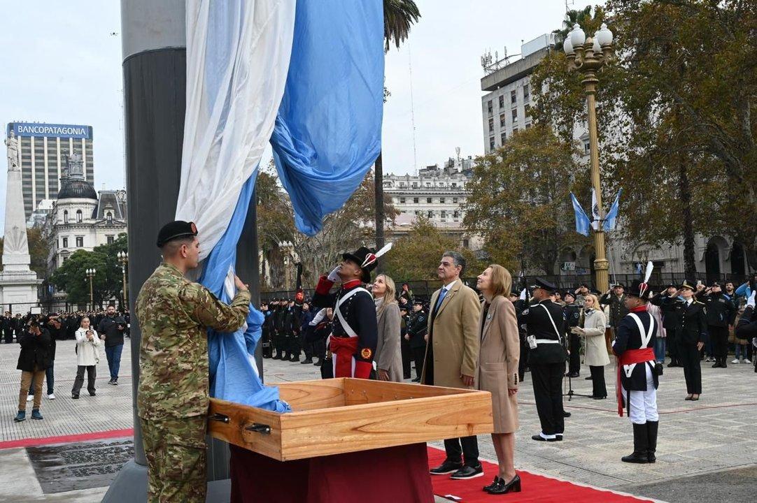 Jorge Macri encabezoacute el izamiento de la bandera en la Plaza de Mayo
