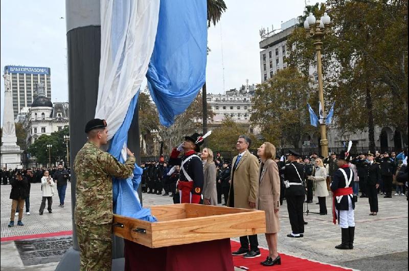 Jorge Macri encabezoacute el izamiento de la bandera en la Plaza de Mayo