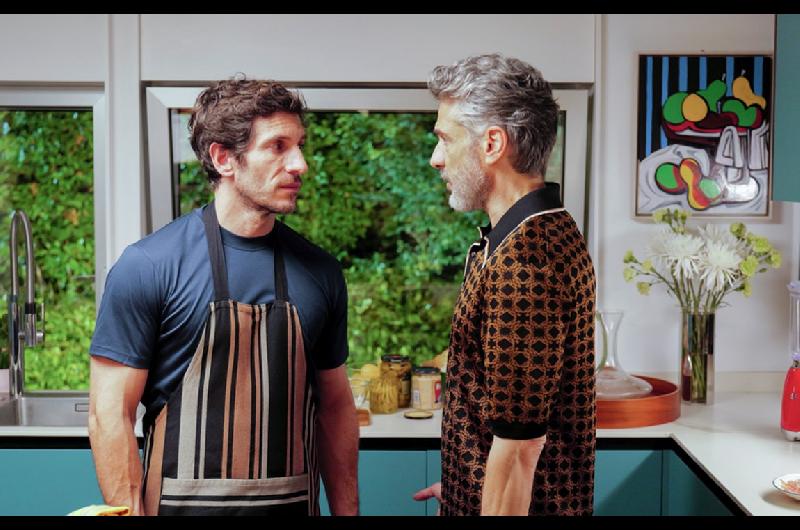 Amarga Navidad una biografiacutea hecha peliacutecula- el film de Almodoacutevar con protagoacutenico de Leonardo Sbaraglia