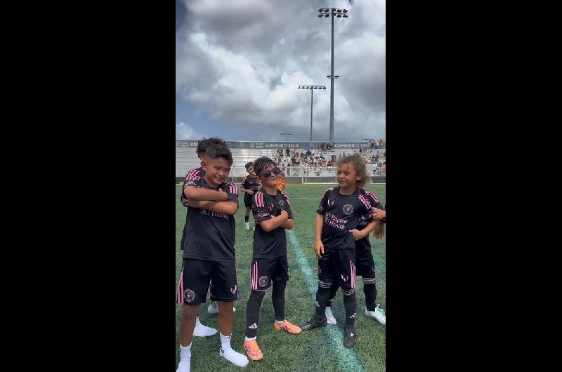 El hijo menor de Messi marcoacute un golazo de tiro libre y festejoacute con lentes de sol