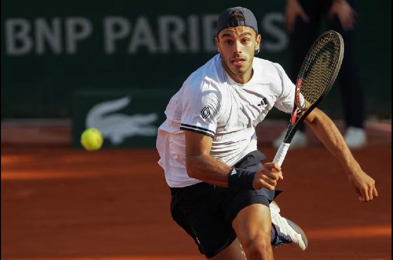 Ceruacutendolo le ganoacute un duro partido a Van de Zandschulp y se metioacute en la segunda ronda de Roland Garros