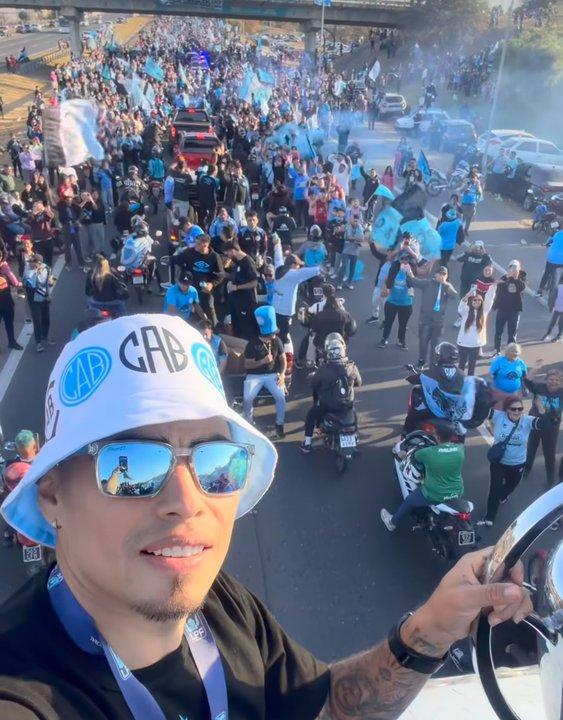 El campeoacuten desde adentro- asiacute se vive la caravana de Belgrano tras su tiacutetulo en el Torneo Apertura